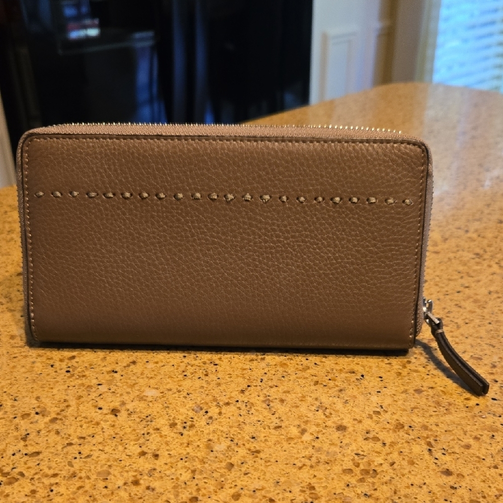 New Tory Burch McGraw Zip Wallet - Picture 2 of 9